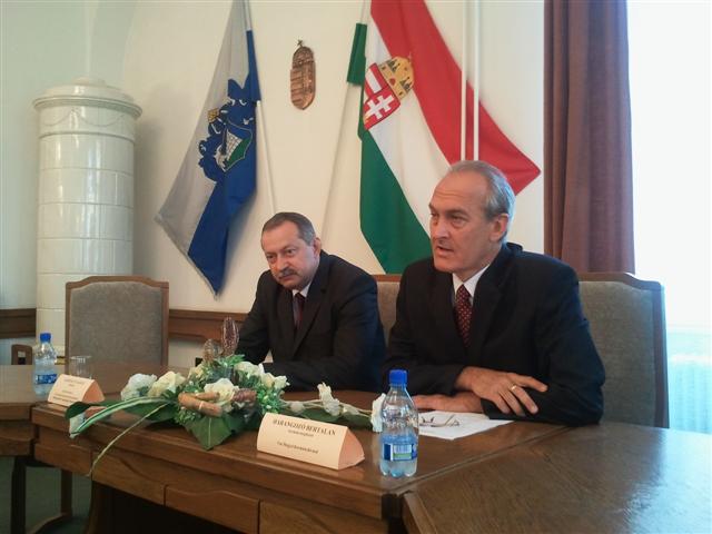 Sz&aacute;szfalvi L&aacute;szl&oacute; &eacute;s Harangoz&oacute; Bertalan